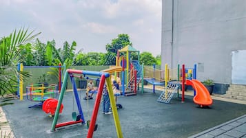 Zona de juegos infantil al aire libre