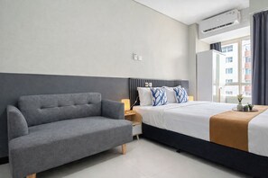 Interior - Compact And Strategic Location Studio At Nifarro Park Apartment (Jakarta)