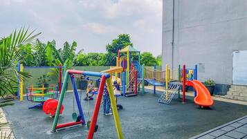 Zona de juegos infantil al aire libre