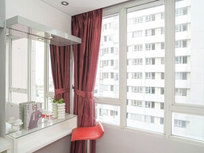 Room - Serene Red Vibe 2Br At Apartment Nifarro Park (Jakarta)