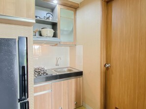 Standard Studio | Private kitchen - Brown Tone Studio At Oasis Cikarang Apartment (Cikarang)