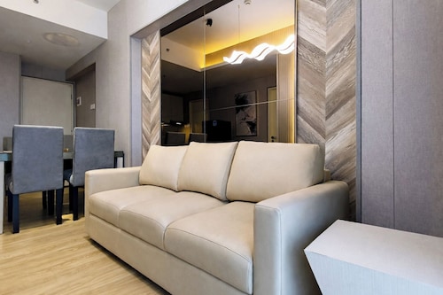 Restful 2Br With City View At Apartment Orchard Supermall Mansion