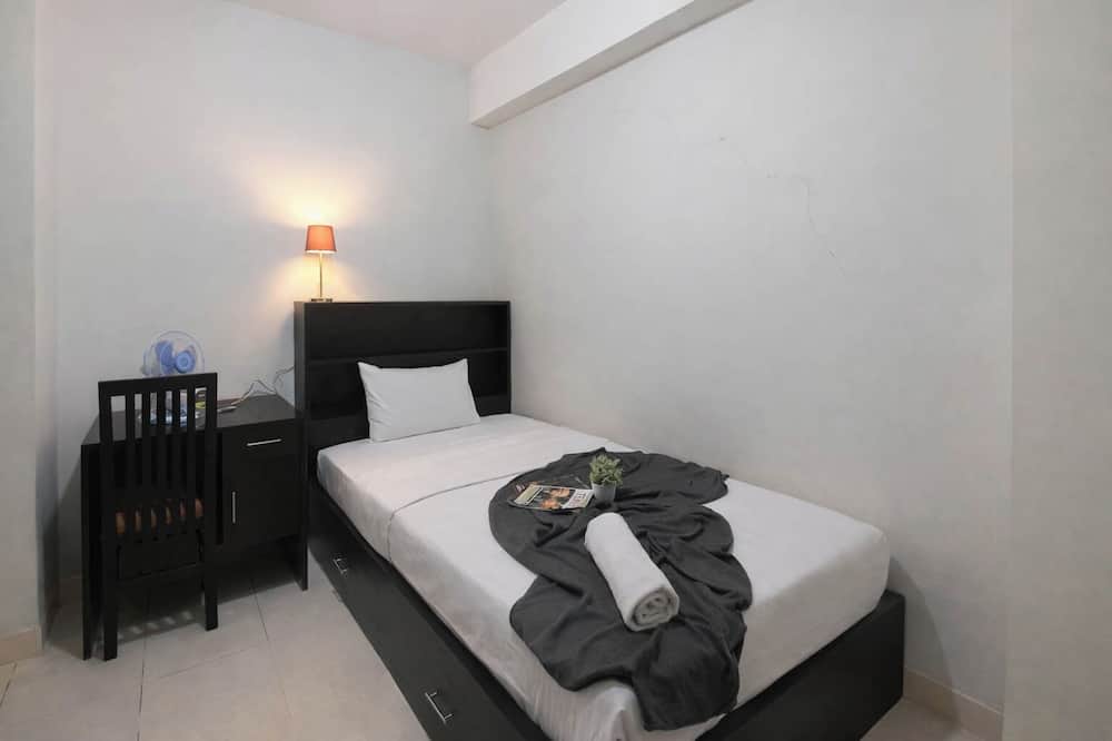 Homelike And Minimalist 2Br At Apartment Pinewood