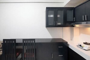 Dining room - Homelike And Minimalist 2Br At Apartment Pinewood (Cileunyi)