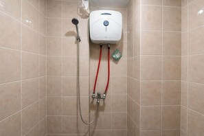 Standard Apartment | Bathroom