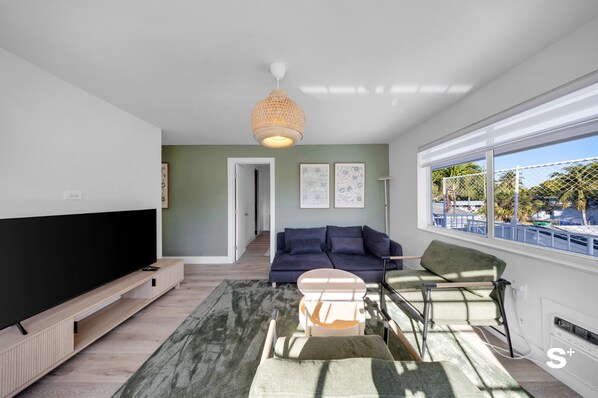 Apartment | Living area - Miami Retreat 1-BD - Parking and Gym (North Miami)