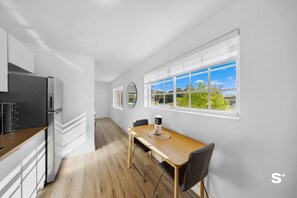 Apartment | Dining - Miami Retreat 1-BD - Parking and Gym (North Miami)