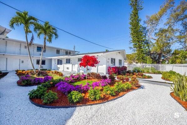 Exterior - Miami Retreat 1-BD - Parking and Gym (North Miami)