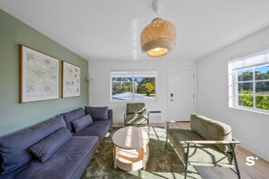 Apartment | Living area - Miami Retreat 1-BD - Parking and Gym (North Miami)