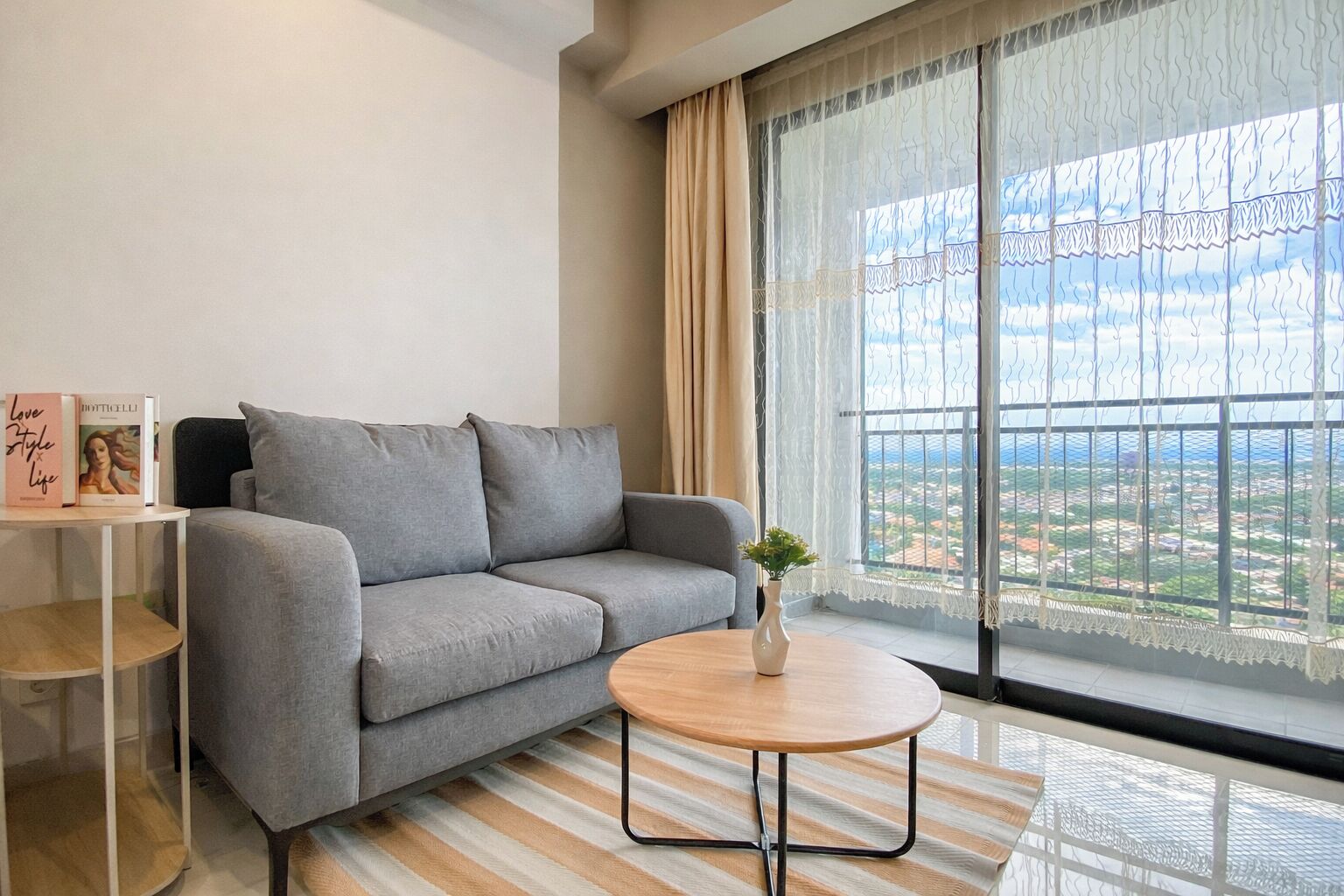 Standard Studio | Living room