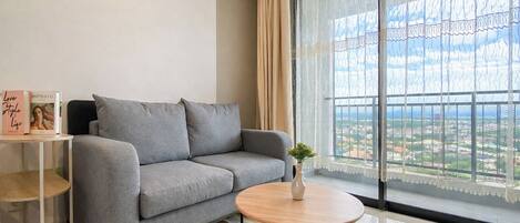 Standard Studio | Living room