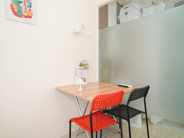 Standard Studio | Dining room - Nice Look Studio Apartment At Saladdin Mansion (Depok)