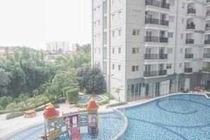 室外游泳池
