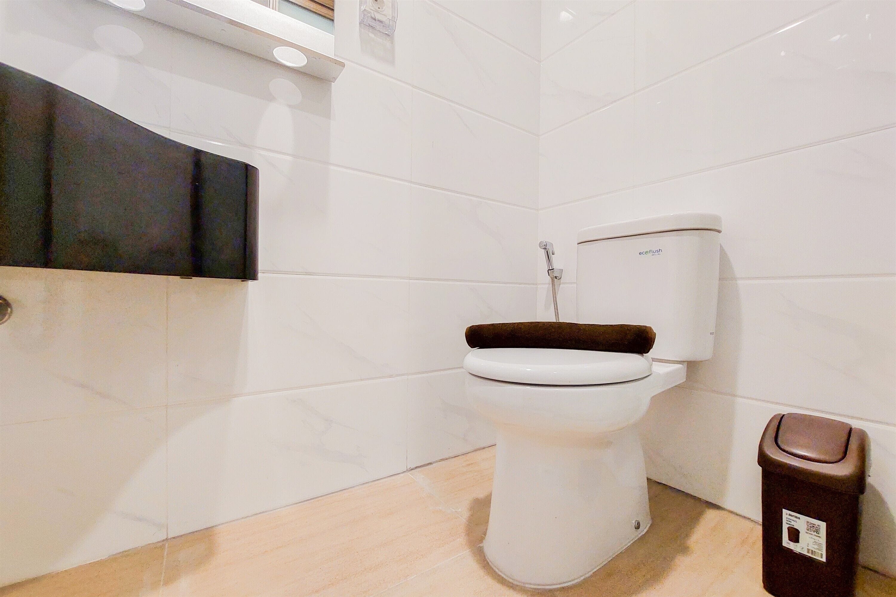 Standard Studio | Bathroom