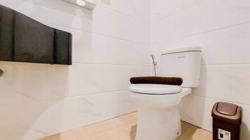 Standard Studio | Bathroom