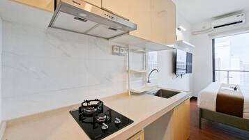 Standard Studio | Private kitchen | Electric kettle