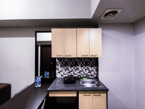 Private kitchen - Compact And Warm 2Br At Apartement Skyland City Jatinangor (Hegarmanah)
