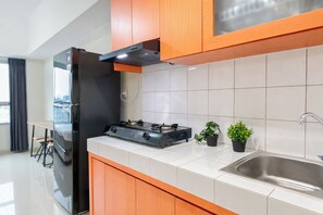 Standard Studio | Private kitchen - Pleasant And Restful Studio At Apartment Springlake Summarecon Bekasi (Bekasi)