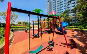 Children’s play area – outdoor - Serene Studio With City View At Springlake Summarecon Bekasi Apartment (Bekasi)