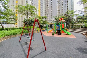Children’s play area – outdoor - 2Br Apartment At Springlake Summarecon Bekasi (Bekasi)