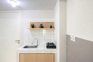 Private kitchen - Fully Furnished 2Br Apartment At Springlake Summarecon Bekasi (Bekasi)