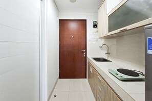 Standard Studio | Private kitchen - Cozy Studio Room Apartment Springwood Residence Tangerang (Tangerang)