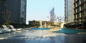 Outdoor pool - Cozy Stay 2Br At Tamansari Prospero Sidoarjo Apartment (Sidoarjo)
