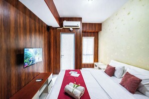 Standard Studio - Wood Accents Studio At Tamansari Prospero Sidoarjo Apartment (Sidoarjo)