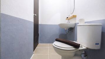 Standard Studio | Bathroom