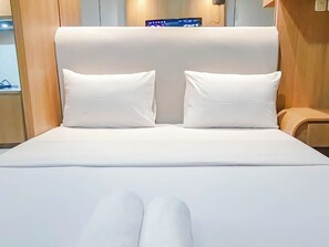 Apartment | Bed sheets - Wooden Touch Studio At Tamansari Skylounge Makassar Apartment (Makassar)