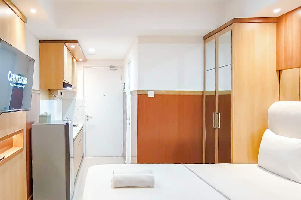 Wooden Touch Studio At Tamansari Skylounge Makassar Apartment