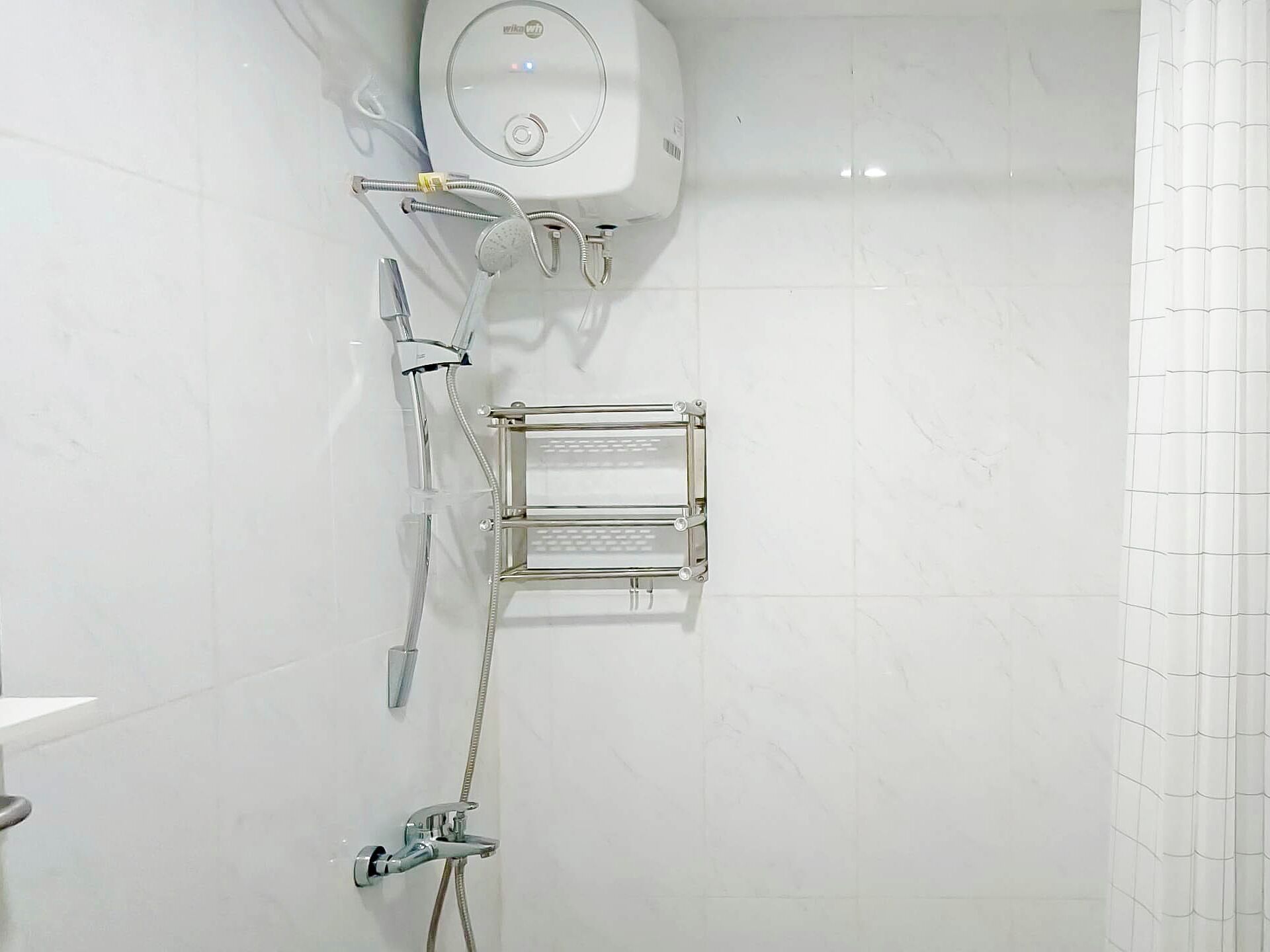 Apartment | Bathroom | Shower