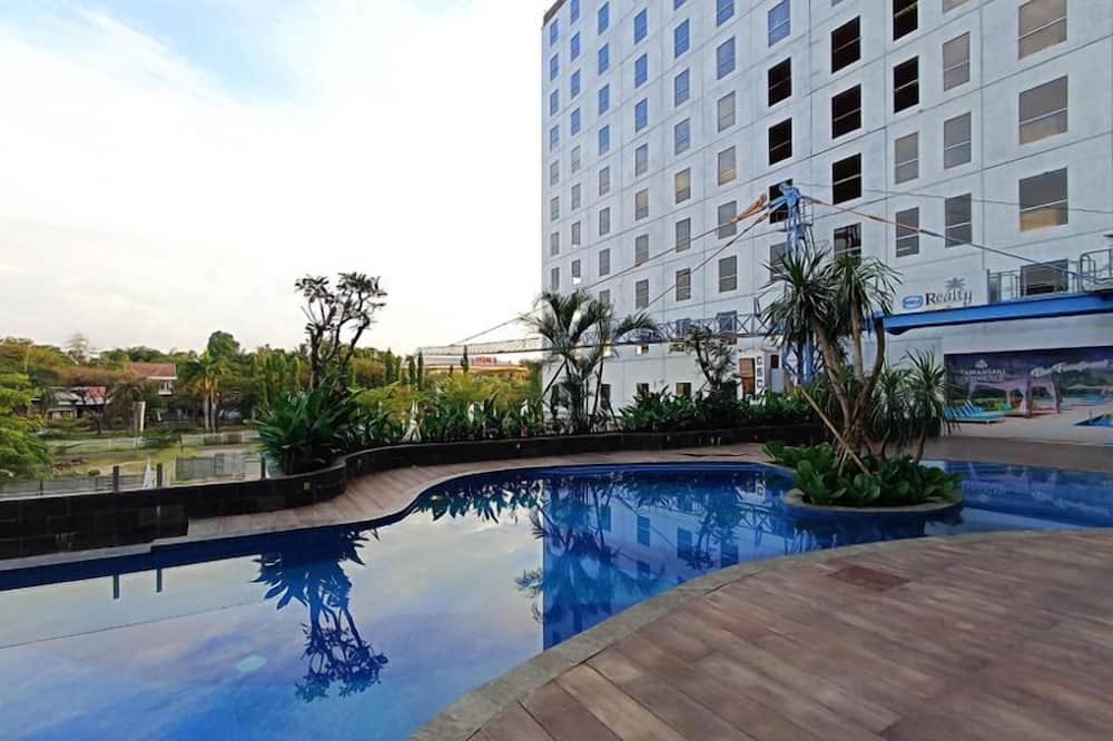 Wooden Touch Studio At Tamansari Skylounge Makassar Apartment