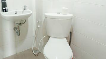 Standard Studio | Bathroom