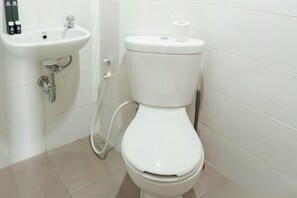 Standard Studio | Bathroom - Pleasurable And Tidy Studio At The Alton Apartment (Semarang)