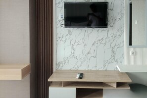 Standard Studio - Pleasurable And Tidy Studio At The Alton Apartment (Semarang)