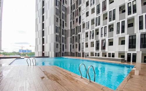 Compact Studio With City View At The Alton Apartment