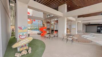 Zona de jocs infantil: coberta