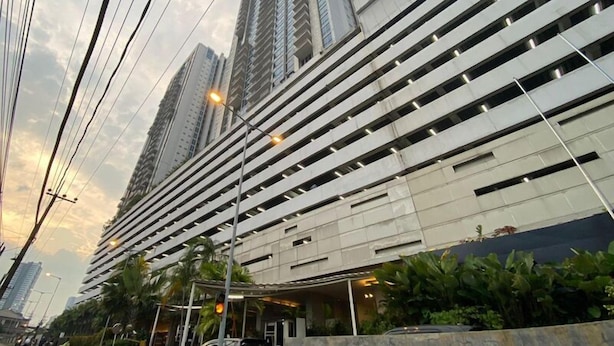 A modern building with a series of balconies and a covered entrance area. - Spacious And Lavish 4Br At The Via And The Vue Ciputra World Apartment (Surabaya)