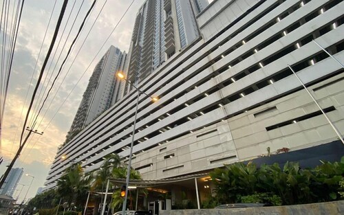 Spacious And Lavish 4Br At The Via And The Vue Ciputra World Apartment