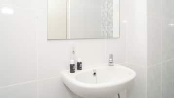 Standard Studio | Bathroom