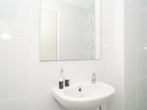 Bathroom - Nice Studio With Comfort At Apartment Tokyo Riverside Pik 2 (Teluknaga)