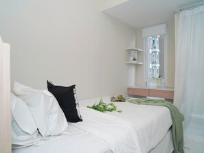 Room - Cozy And Tidy Living Studio At Apartment Tokyo Riverside Pik 2 (Teluknaga)
