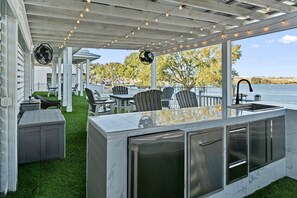Outdoor dining - Costa 3-4BD LakeFront Residence - Peace - Views (Auburndale)
