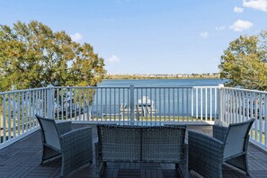 Terrace/patio - Costa 3-4BD LakeFront Residence - Peace - Views (Auburndale)