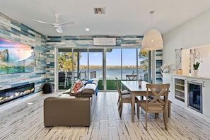 Living area - Costa 3-4BD LakeFront Residence - Peace - Views (Auburndale)
