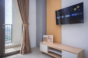 Standard Studio | Living area - Urban Chic Studio At Vasaka Solterra Apartment (Jakarta)