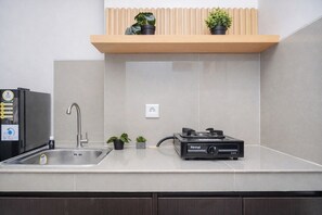 Standard Studio | Private kitchen - Comfy Studio For 2 Pax At Vasaka Solterra Apartment (Jakarta)