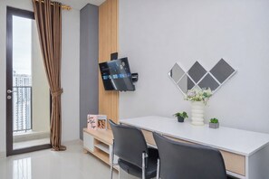 Standard Studio | Dining room - Nice Look Studio Apartment At Vasaka Solterra (Jakarta)