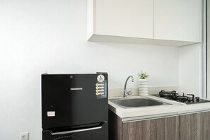 Private kitchen - Neat 1Br For 2 Pax At Vittoria Residence (Jakarta)